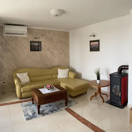 Apartment Sunny Maj *