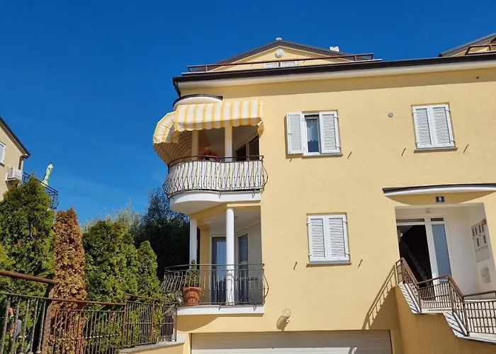 Sunny Maj Lejlighed *