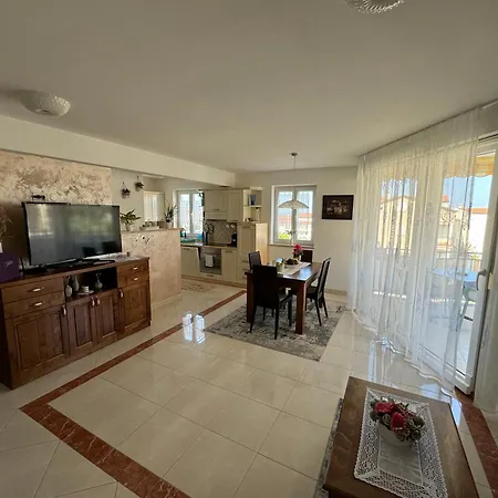 Sunny Maj Appartement *